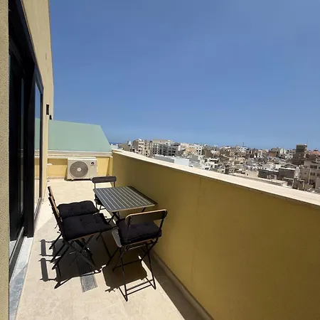 公寓 2 Bedroom Terrace & Side Sea Views, 3 Min To *