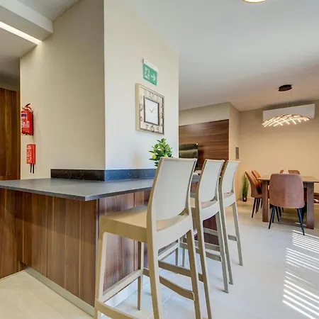 公寓 2 Bedroom Terrace & Side Sea Views, 3 Min To *