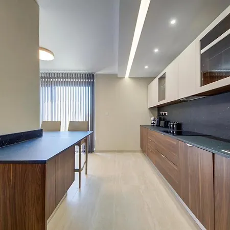 公寓 2 Bedroom Terrace & Side Sea Views, 3 Min To *