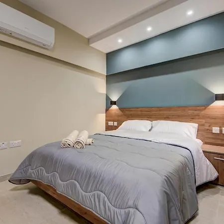 公寓 2 Bedroom Terrace & Side Sea Views, 3 Min To