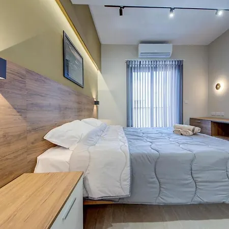 2 Bedroom Terrace & Side Sea Views, 3 Min To 公寓