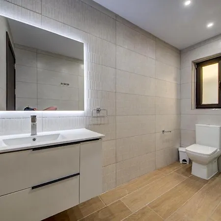 2 Bedroom Terrace & Side Sea Views, 3 Min To 公寓