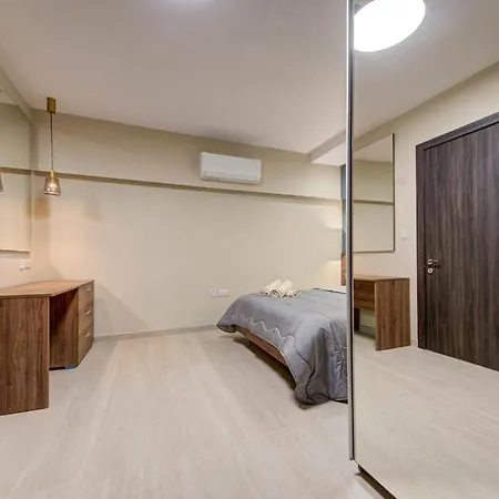 公寓 2 Bedroom Terrace & Side Sea Views, 3 Min To *