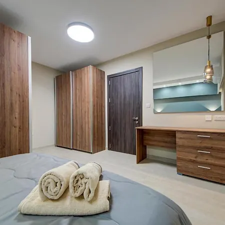 公寓 2 Bedroom Terrace & Side Sea Views, 3 Min To