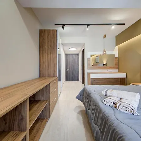 公寓 2 Bedroom Terrace & Side Sea Views, 3 Min To *