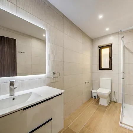 2 Bedroom Terrace & Side Sea Views, 3 Min To