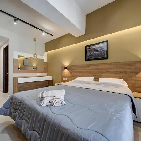 公寓 2 Bedroom Terrace & Side Sea Views, 3 Min To