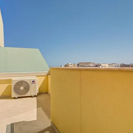2 Bedroom Terrace & Side Sea Views, 3 Min To