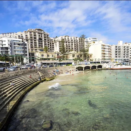公寓 2 Bedroom Terrace & Side Sea Views, 3 Min To
